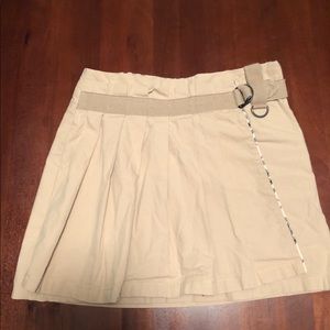 Girl’s Burberry khaki skirt